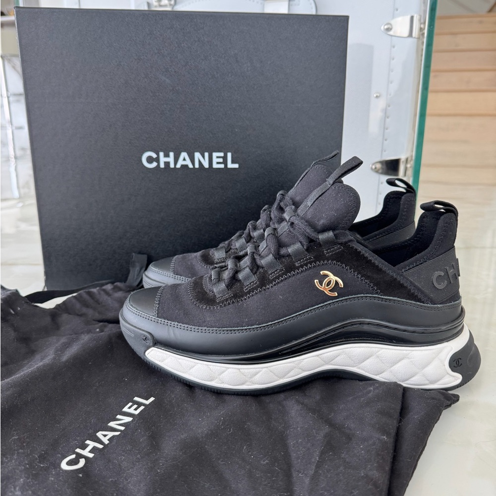 Chanel 🖤 Mint! Black and White Sneakers Sz 38 Whole Package - Picture 2 of 14